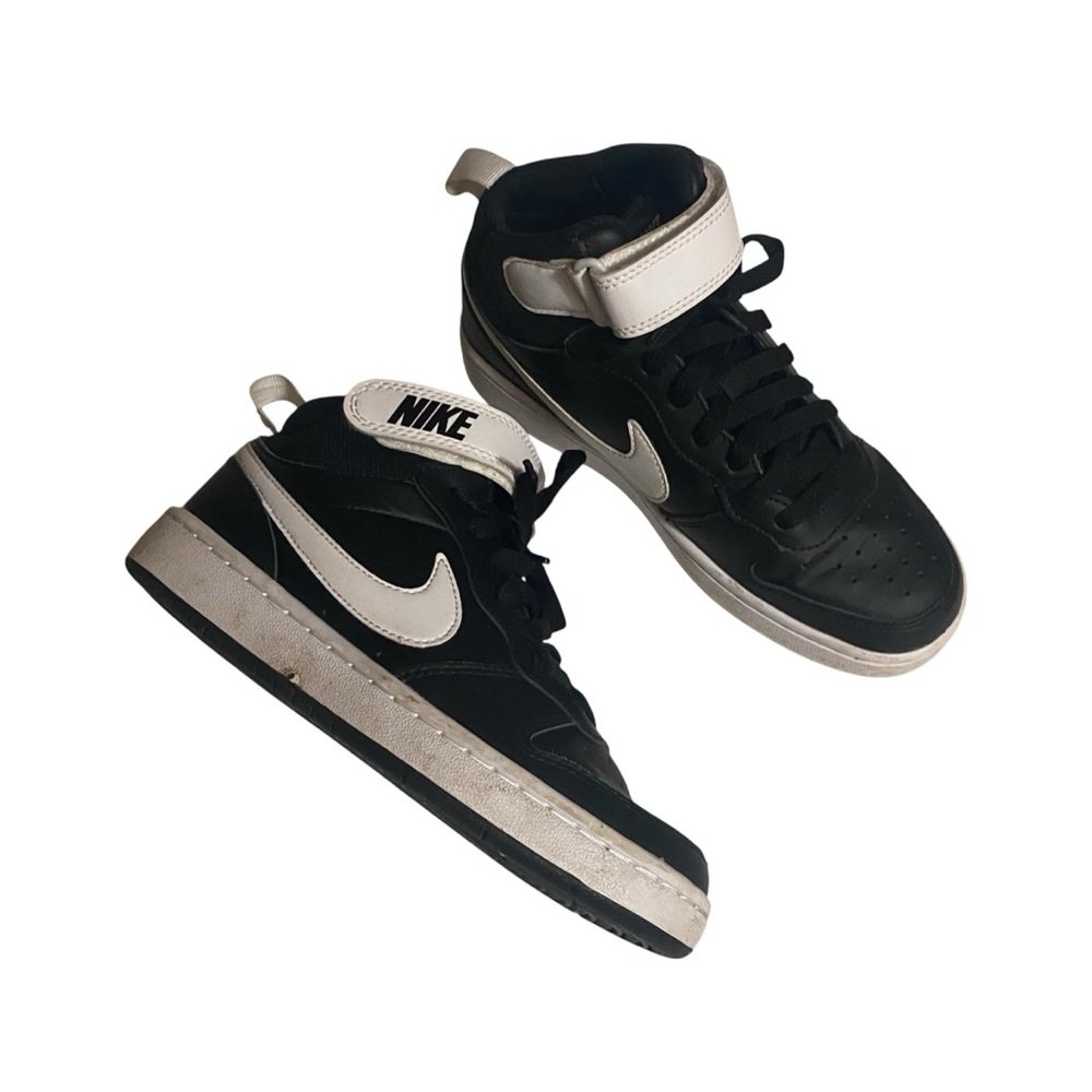 Nike Boy's Grade School Court Borough Mid 2 Black White Sneakers GS Sz 4.5 - Picture 2 of 6
